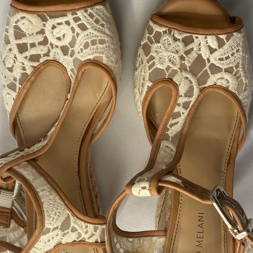 Antonio Melani Wedge size 9